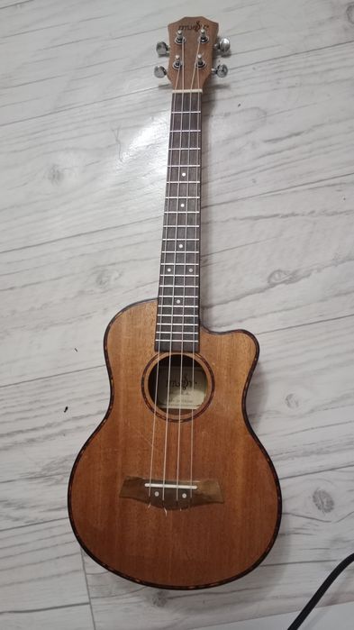 Продаю Укулеле в хорошем состоянии