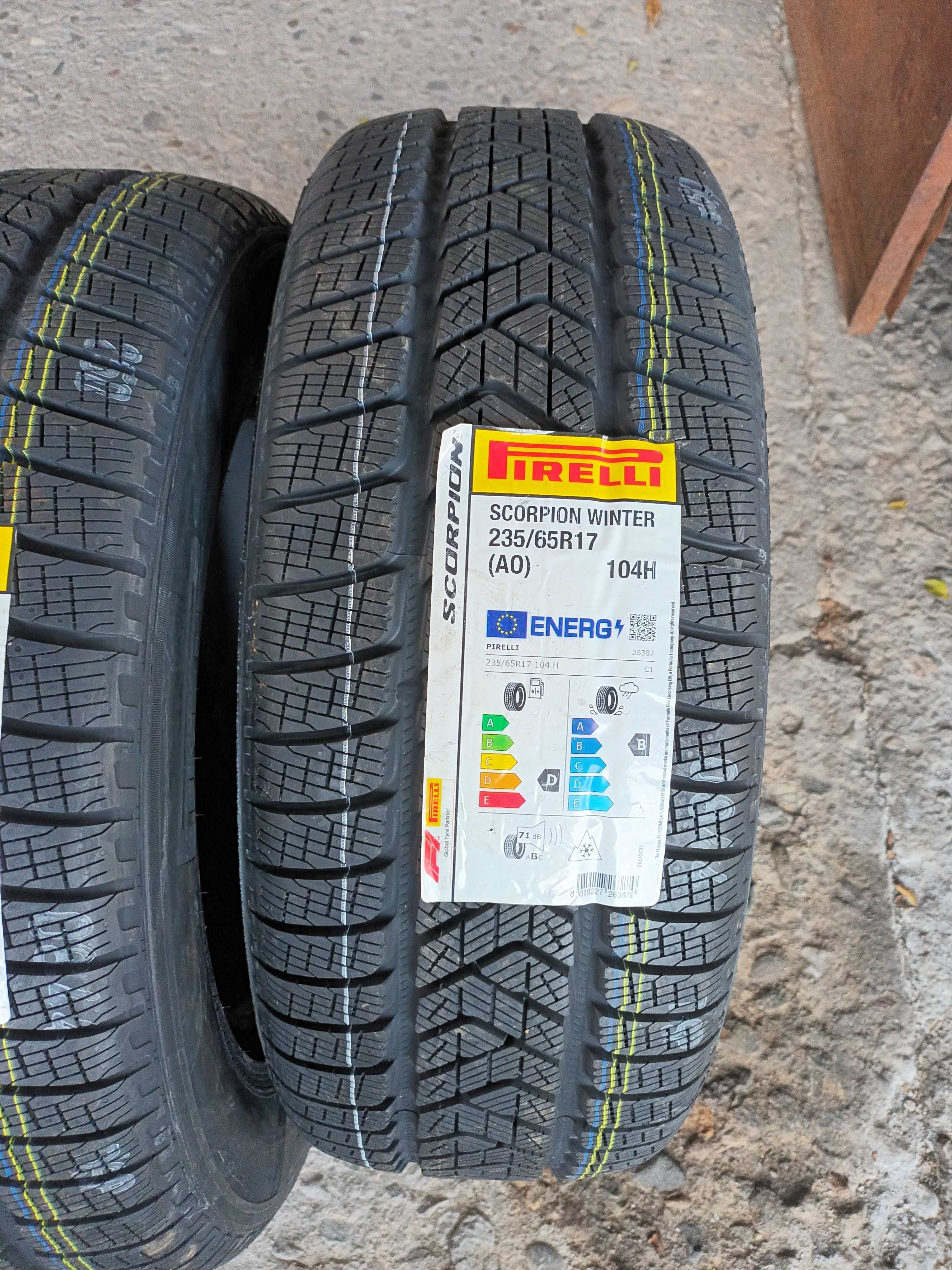 2 Нови зимни гуми 235/65 R17 Pirelli Scorpion Winter 104H AO M+S борд