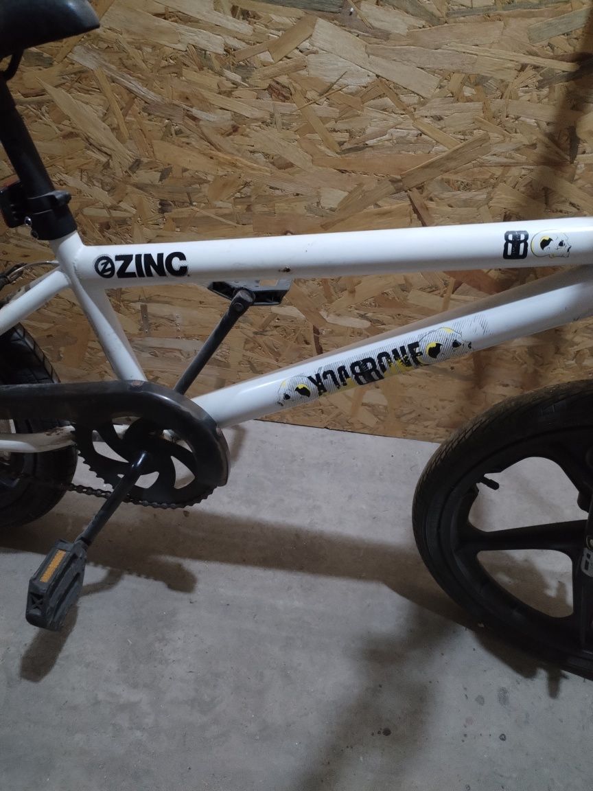 Vând bicicleta bmx zinc