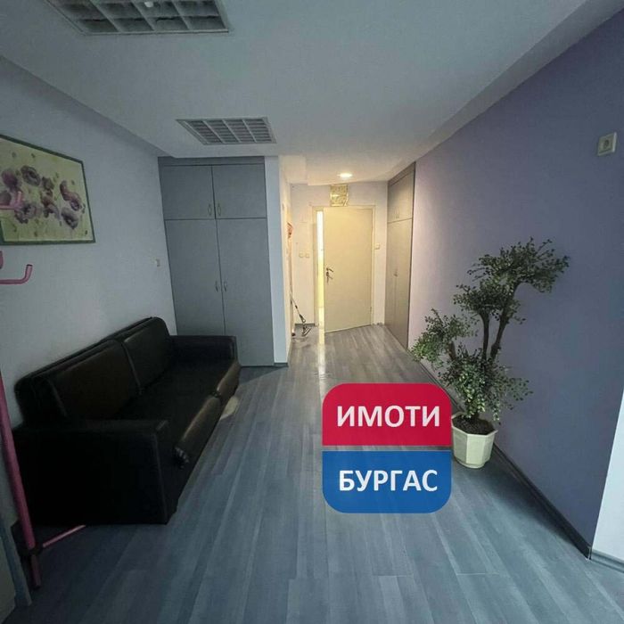 Дава под наем Офис в самостоятелна сграда гр. Бургас - Център 55m²