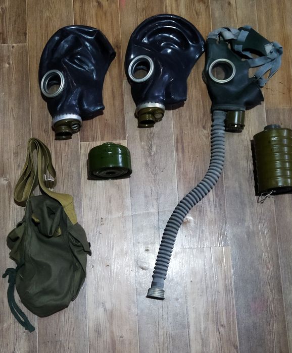 Противогазы ГП-5 и ГП-4 + фильтры + сумка (отличное состояние)
