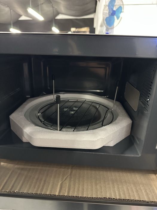 Cuptor cu microunde cu funcție de grill Severin MW 7771