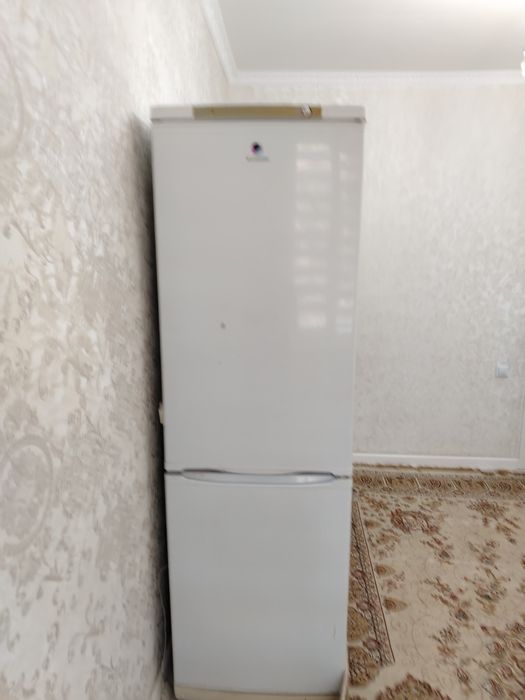 Продам холодильник Indesit