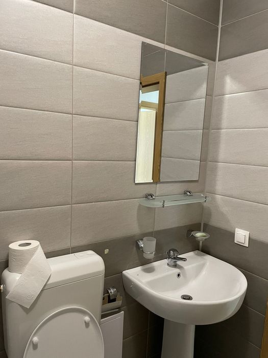 Închiriez apartament.