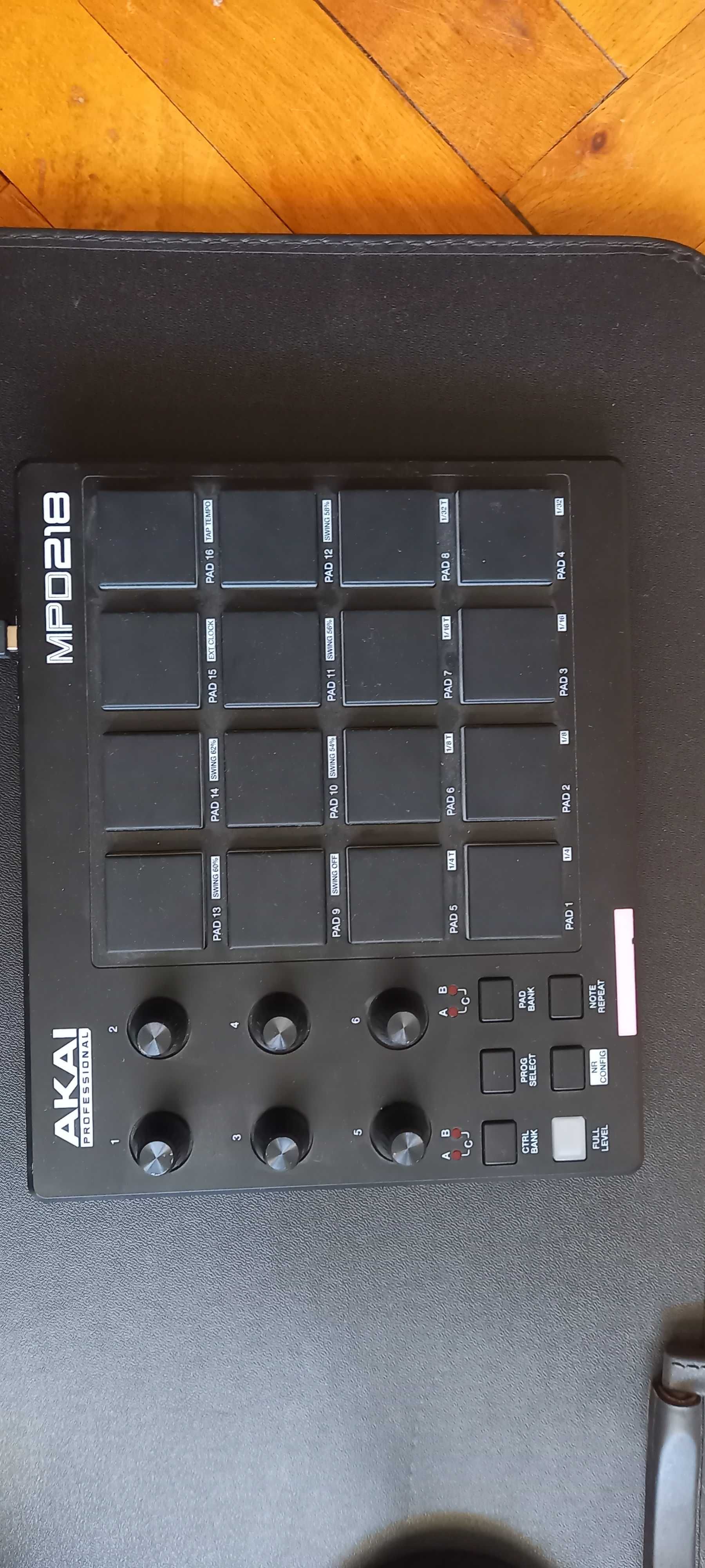 AKAI MPD 218 , Midi 16 pads