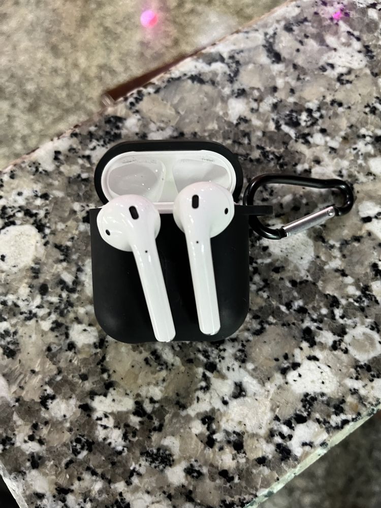 Airpods 1 поколения