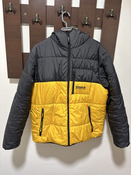 Vand Geaca de iarna adidas Adventure cu doua fețe.