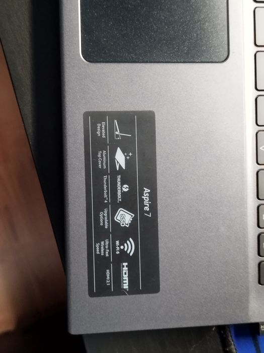 laptop gaming acer aspire 7 + mouse cadou