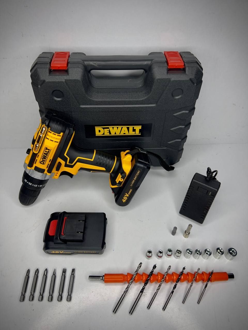 Шуруповёрт Dewalt Makita Bosch