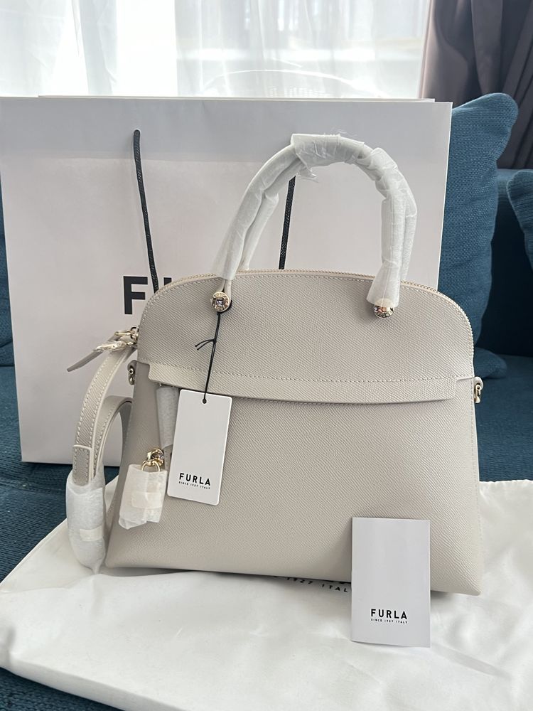 Furla Classic в бяло и зелено.100%оригинал..Със сериен номер,етикети