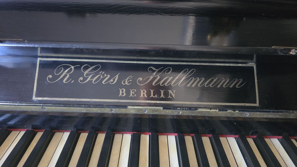 Vând pian/pianina Gors & Kallmann in stare foarte buna