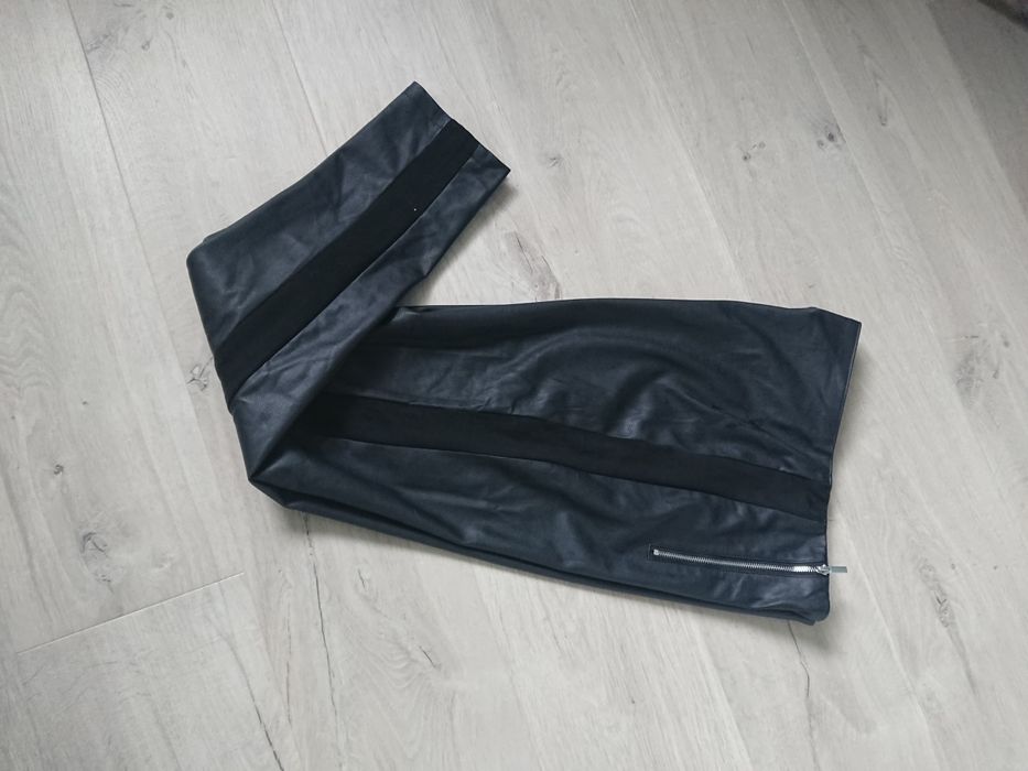 Pantaloni de imitație piele Zara, L femei
