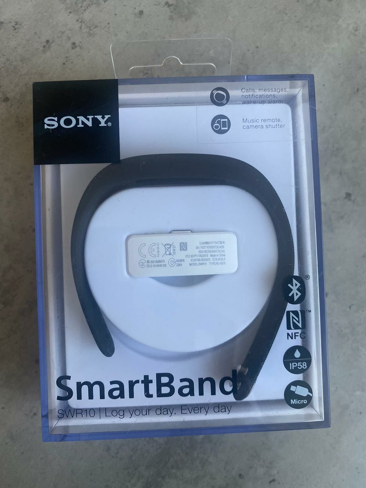 Смарт гривна Sony SWR 10 Smartband