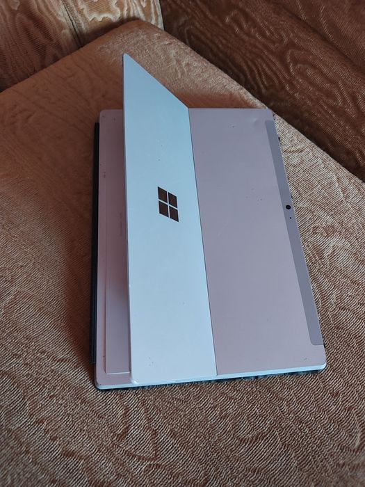 Vând tabletă  cu tastatura
