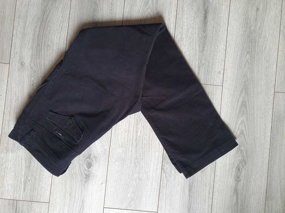 Pantaloni raiati HUGO BOSS - Marime 36R (Talie 98 cm)