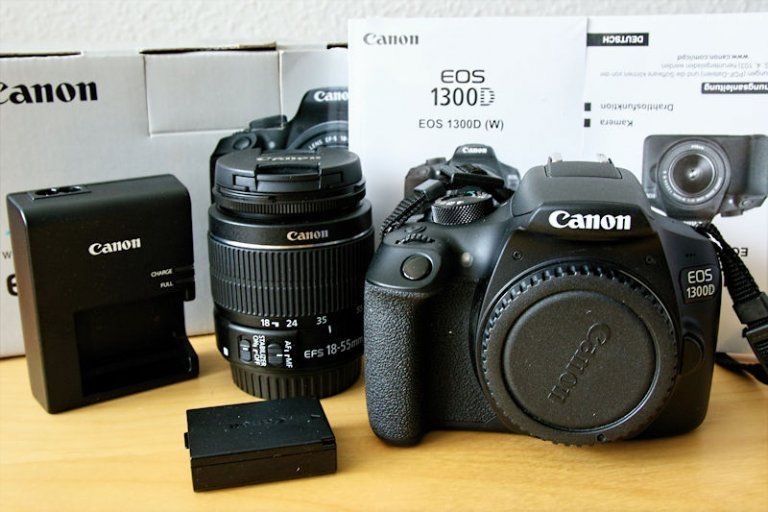 Canon EOS 1300D.