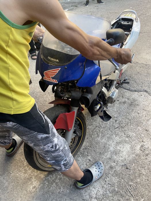 Honda cbr 600 f4 avariat