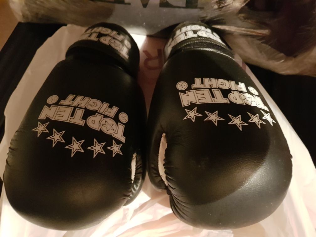 Продам боксёрские перчатки на 10-12 лет