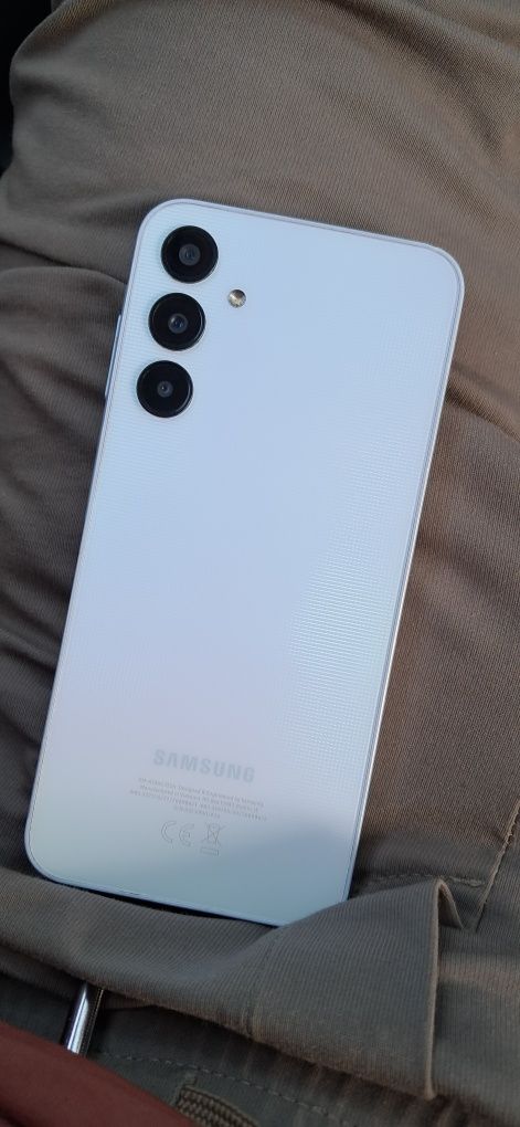 Samsung a25 xolati yaxshi