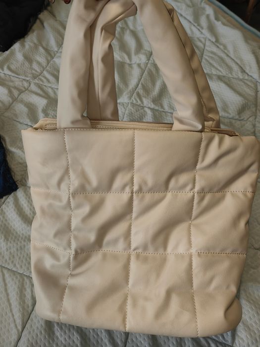 Дамска чанта - цвят крем