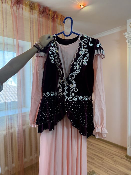 Платья б/у, очень хорошое качество, надевалось 1 раз