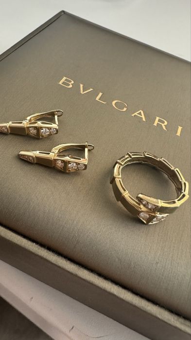 Продам золотое кольцо и серьги.