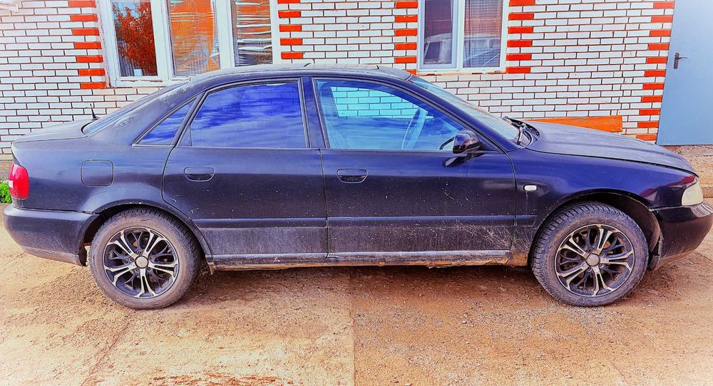 Audi A4 1,8 2000 г.в.