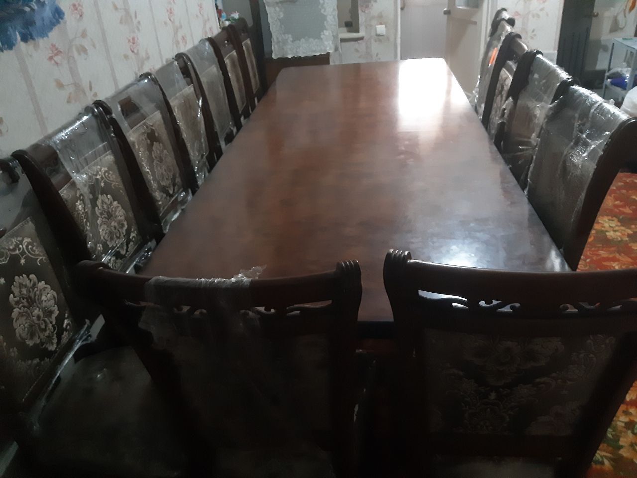 Стол и стулья (комплект)