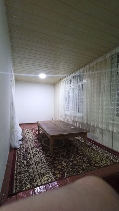 Чирчик шахри 
4-микрораён антощка
#2-хона 1-етаж 
Квартира ижарага