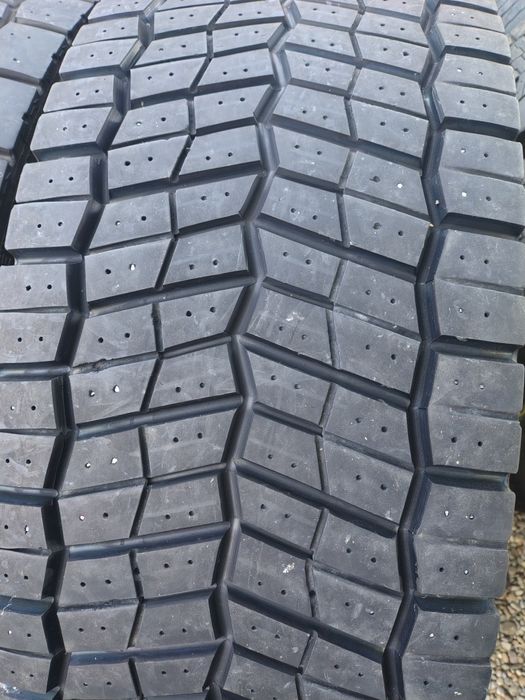 Vând anvelope Michelin 315/70