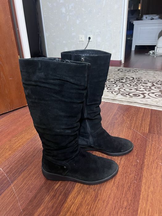 Продам зимние женские сапоги