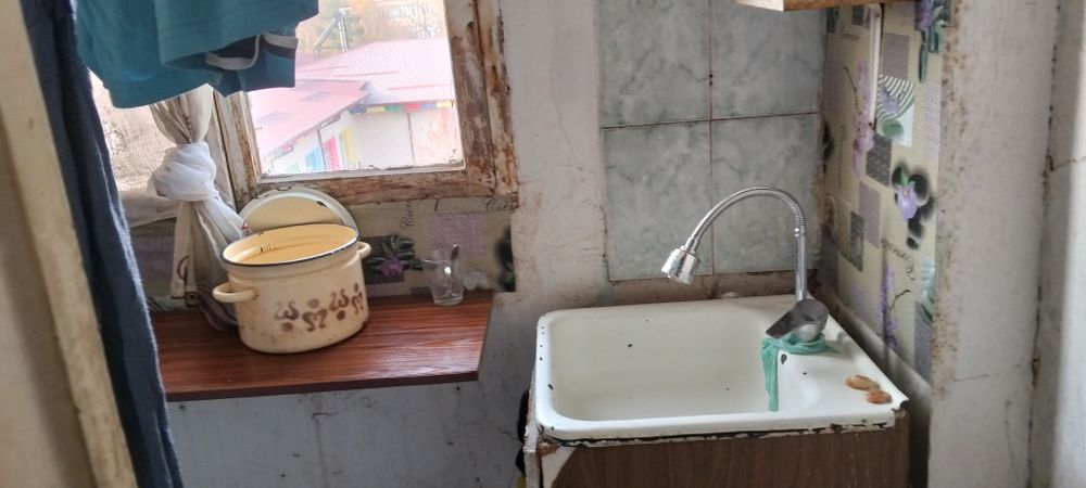 Продаётся своя квартира 1в2/4/4 панель без ремонта.