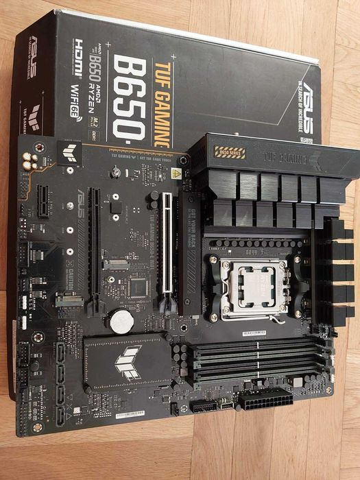 AMD Ryzen 9 9900X + Asus TUF Gaming B650-E Wi-Fi