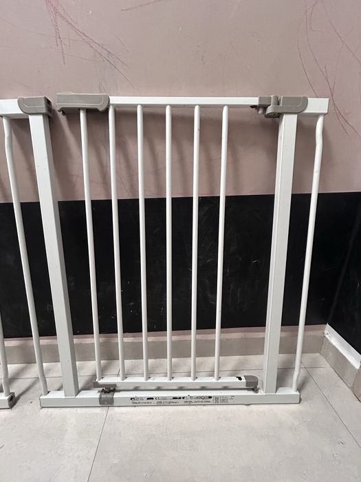 Метална врата/преграда за деца или домашни любимци