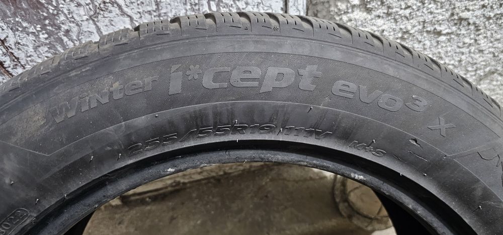 Cauciucuri Hankook Winter I'cept Evo3 de iarna 255/55/19.
Dot -