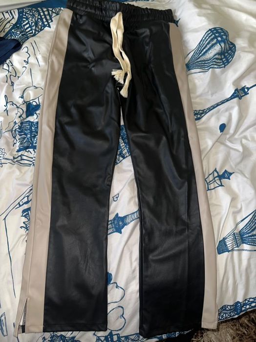 Pantaloni de piele