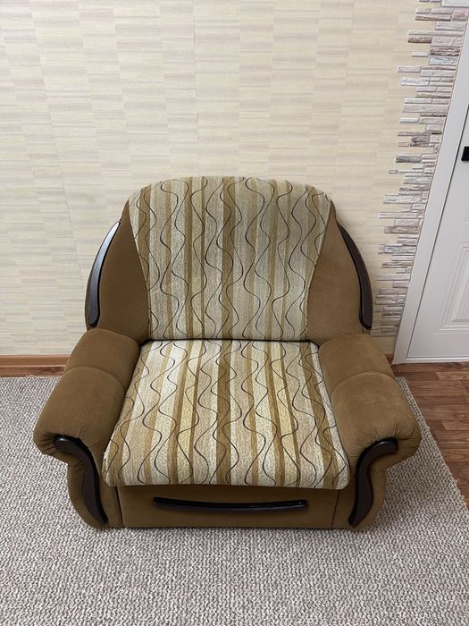 Прлдам диван и кресло в хорошем состоянии!