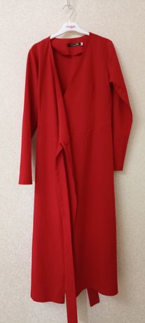 Красная платья на запах 42размер.
