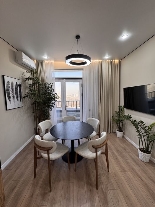 Стол стулья в хорошем состоянии