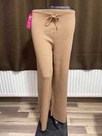 Pantaloni evazați tricot gros 

Albastru 3 

Maro 3 

70 lei