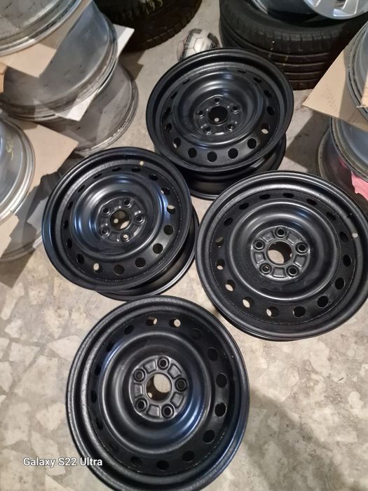 Toyota Yaris 14 и 15 цола Kia Rio Mazda Demio Hyundai i10   перфектно