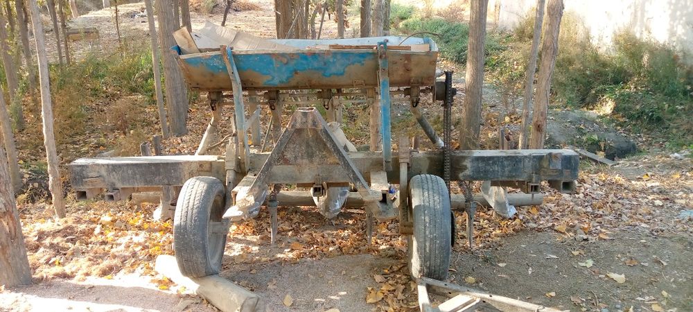 Traktor xamma anjomlari bilan sotiladi