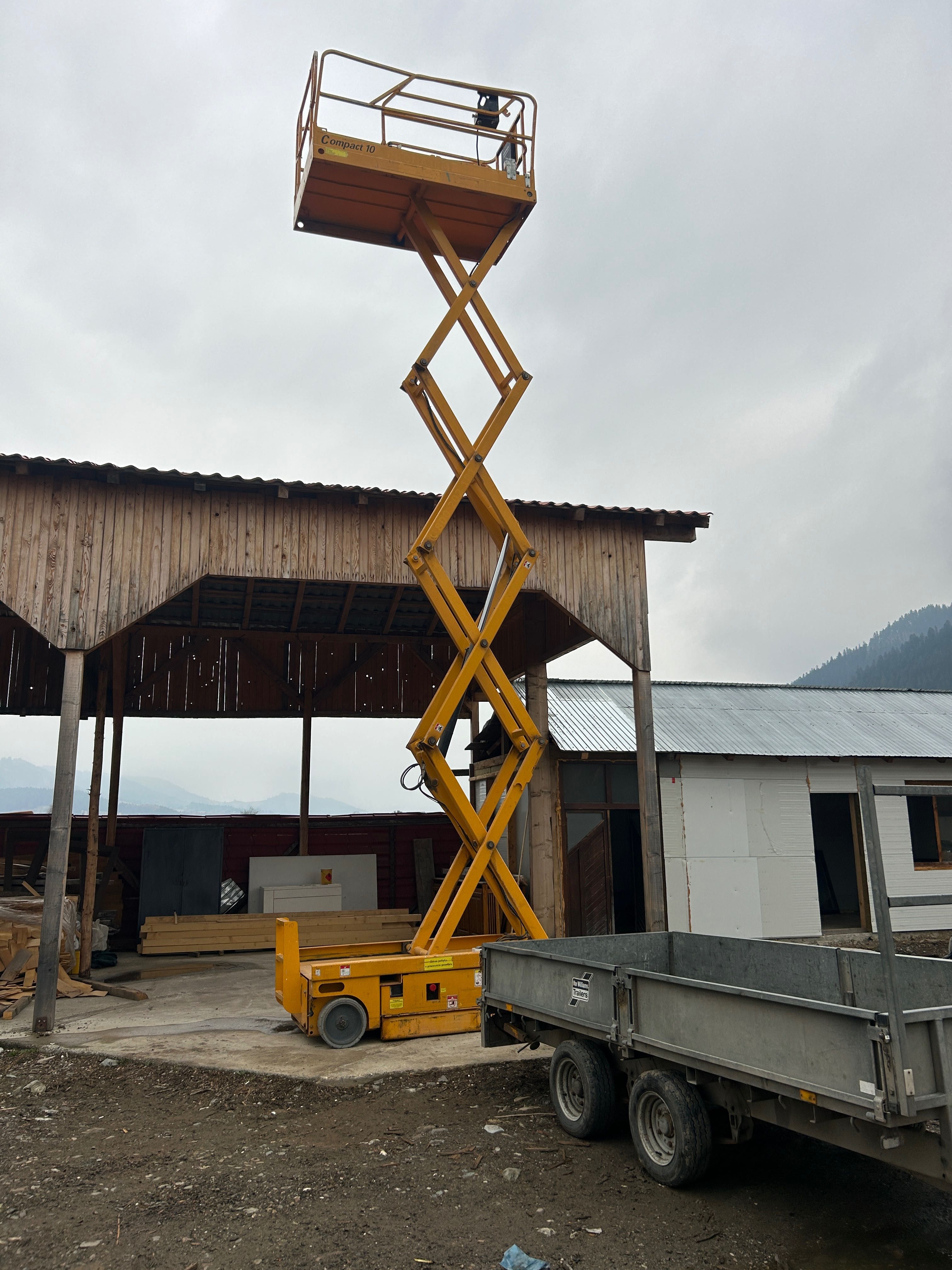 Nacela electrică,tip foarfecă COMPACT 10 de închiriat