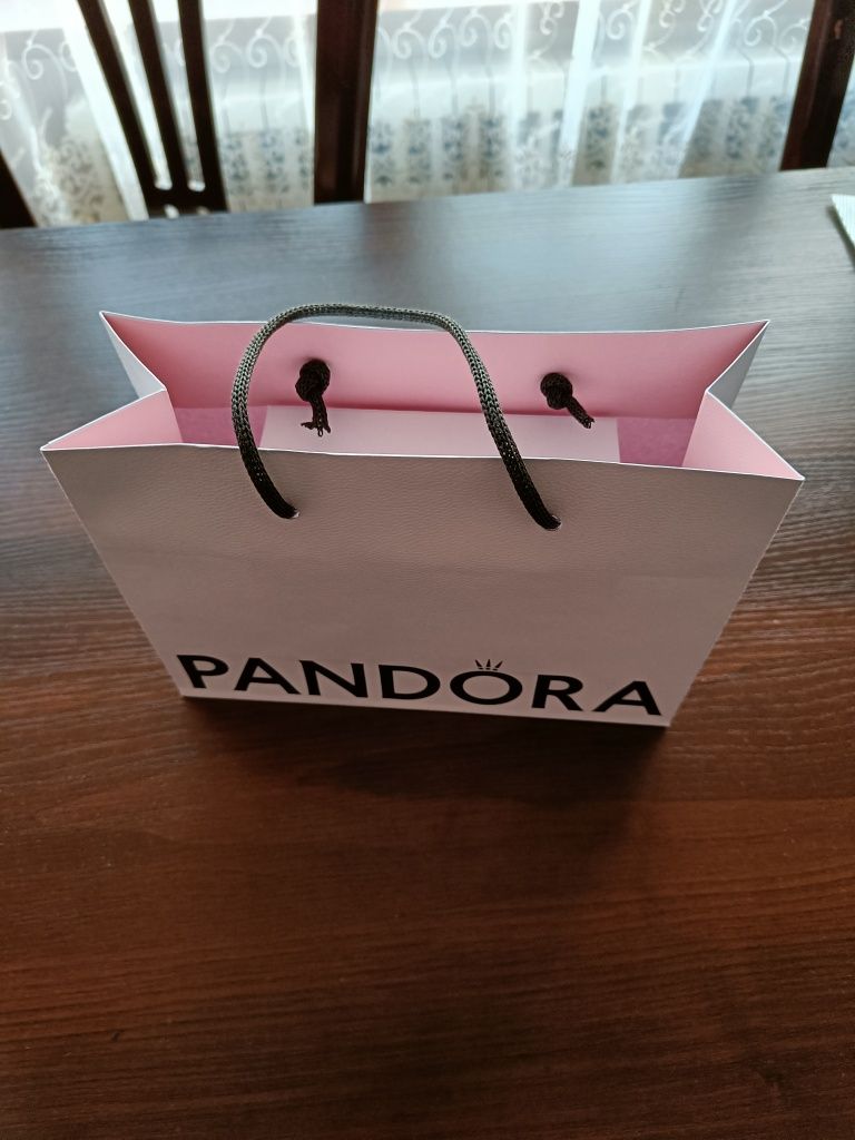 Кольцо Pandora "Сияющий квадрат"