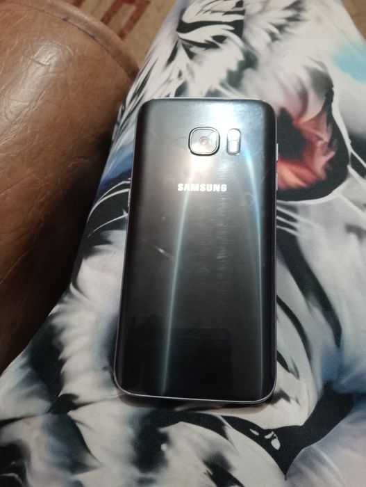 Vând Samsung s7 edge