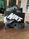 Обувки Nike.