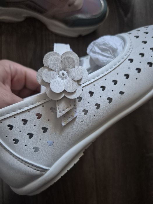 Pantofi perforați 35