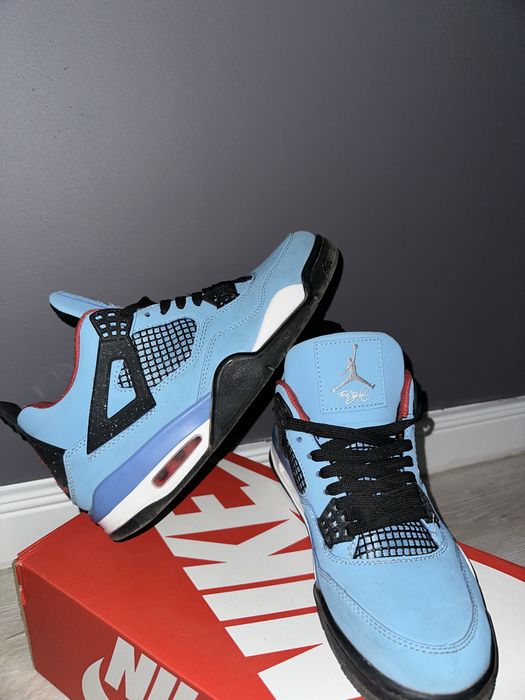 Jordan 4 Travis Scott