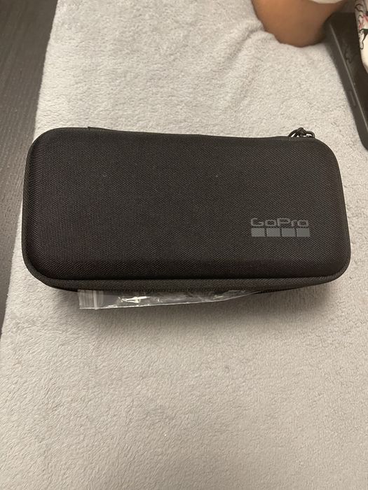 GoPro Hero 10 Black cu accesorii si gentuta originala