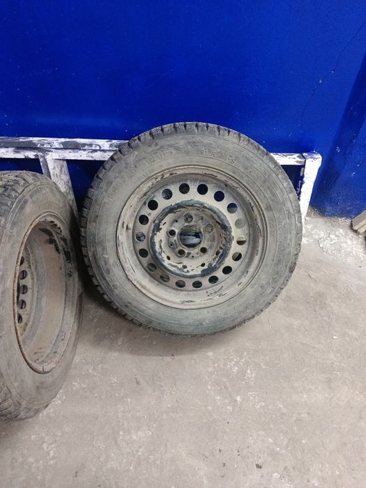 Продам зимней комплект на 195-65R15